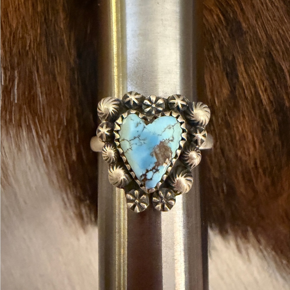 ❤️ Golden Hills Turquoise Decorative Heart Sz 9 Ring Matte Sterling Navajo Style - Picture 7 of 15